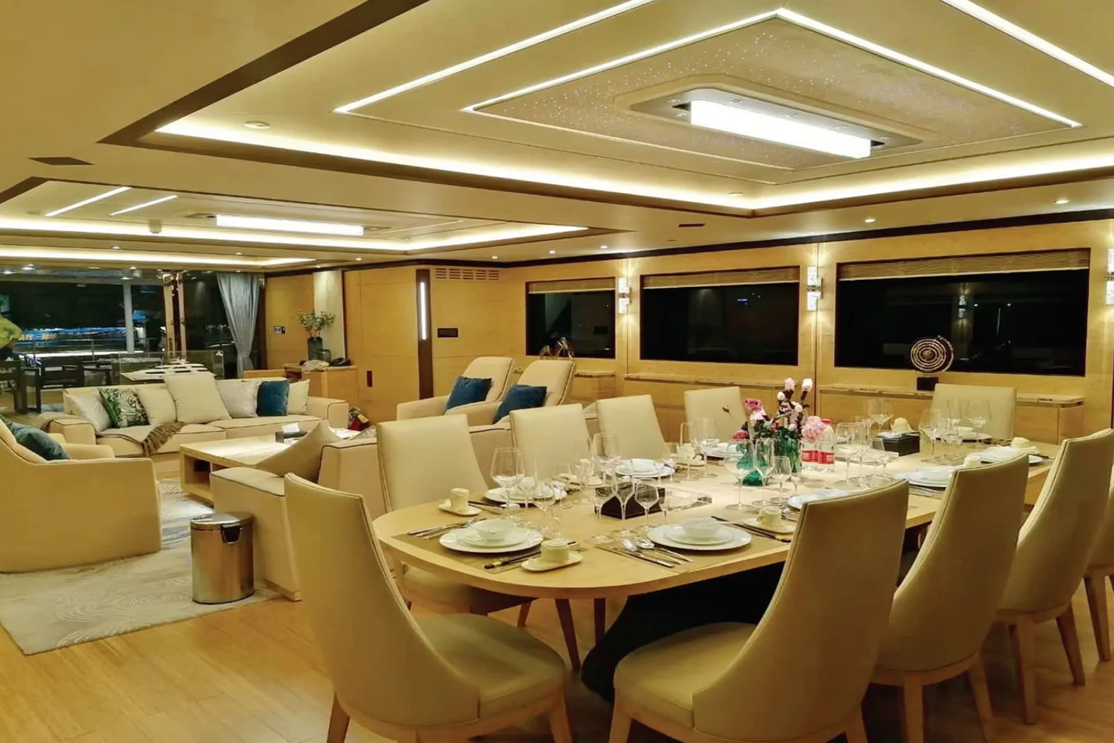JINLONG 46 m interior lounge