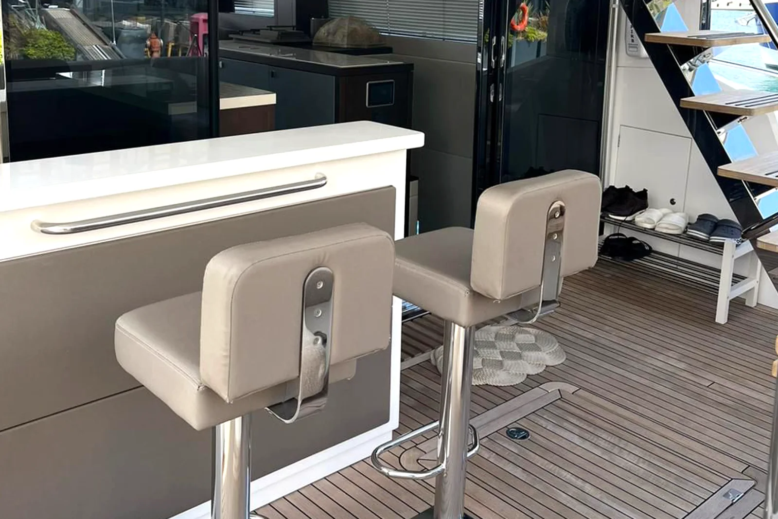 SUNSEEKER MANHATTAN 66 starboard exterior