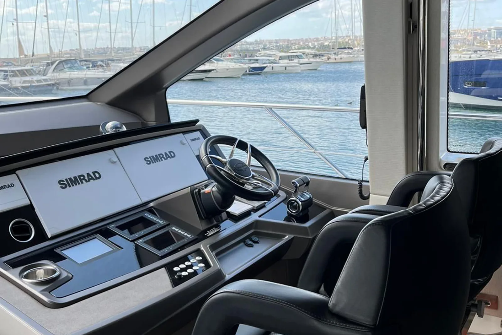 SUNSEEKER MANHATTAN 66 interior lounge