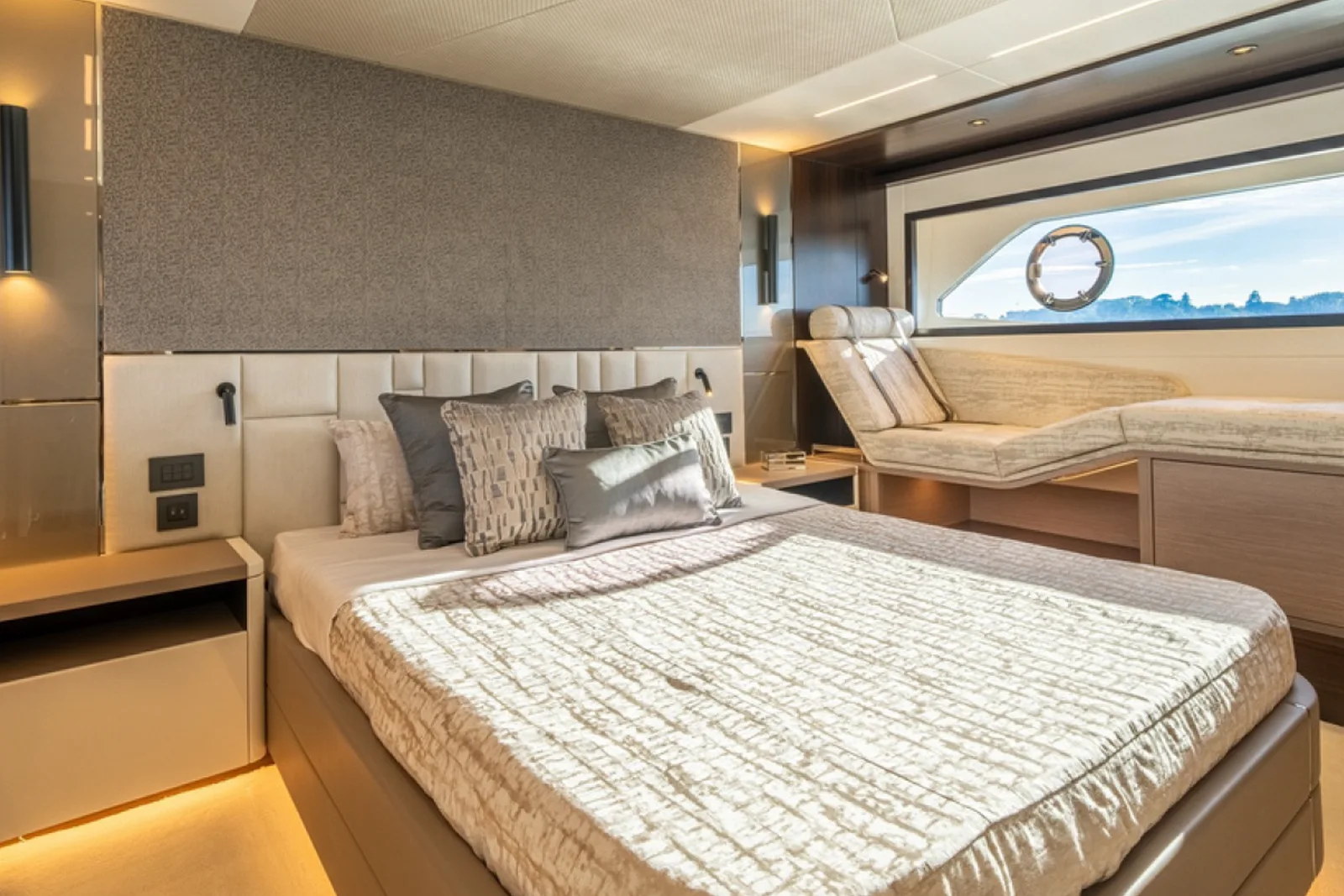 SUNSEEKER MANHATTAN 68 aerial deck view