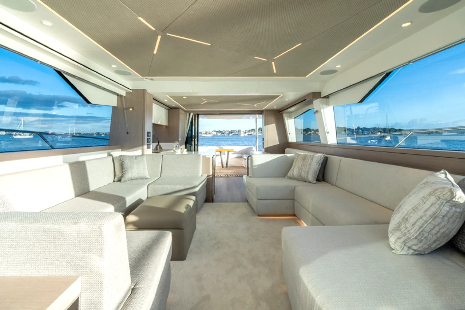 SUNSEEKER MANHATTAN 68 interior lounge